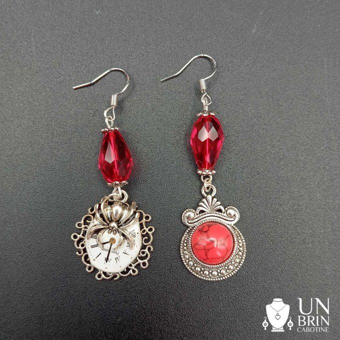 Boucles d'oreilles rouges, asymétriques